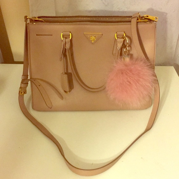 prada saffiano lux medium